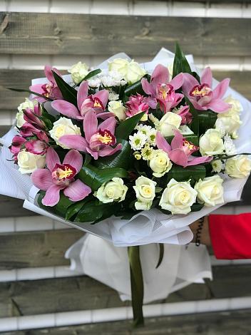 Букет цветов из: Розы и Хризантемы в Сигаево