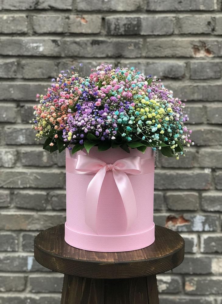 Цветочная композиция из Гипсофила и Розы в шляпной коробке в Сигаево
