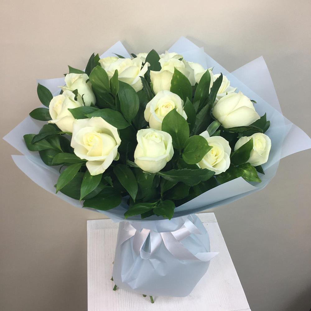 Букет 15 Белых роз Проуд в Сигаево