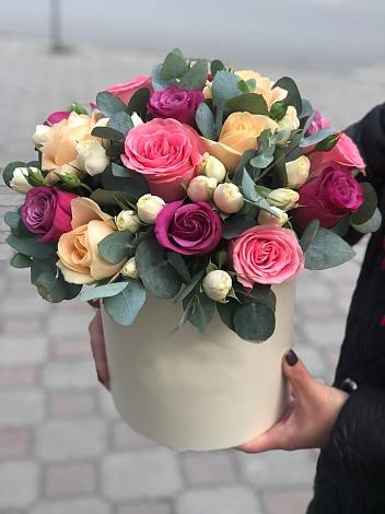 Цветочная композиция из Розы в шляпной коробке в Сигаево