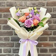 Букет цветов из:  Лизиантусы и Розы в Сигаево