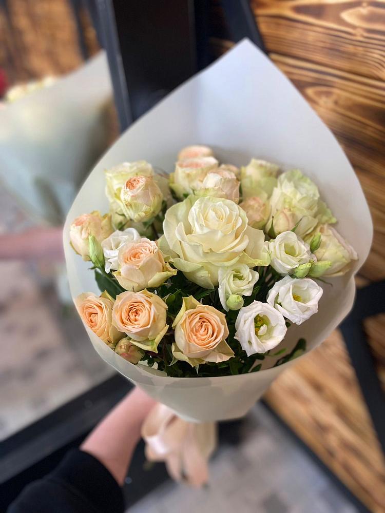 Букет цветов из: Розы и Лизиантусы в Сигаево